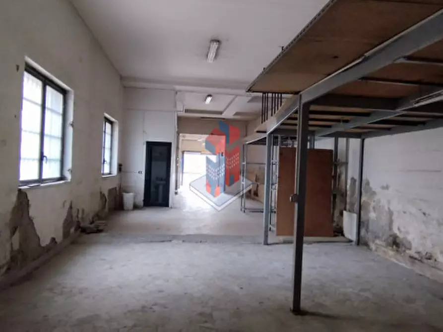 Immagine 8 di Negozio in affitto  in POGGIOREALE - VIA TRACCIA a Napoli