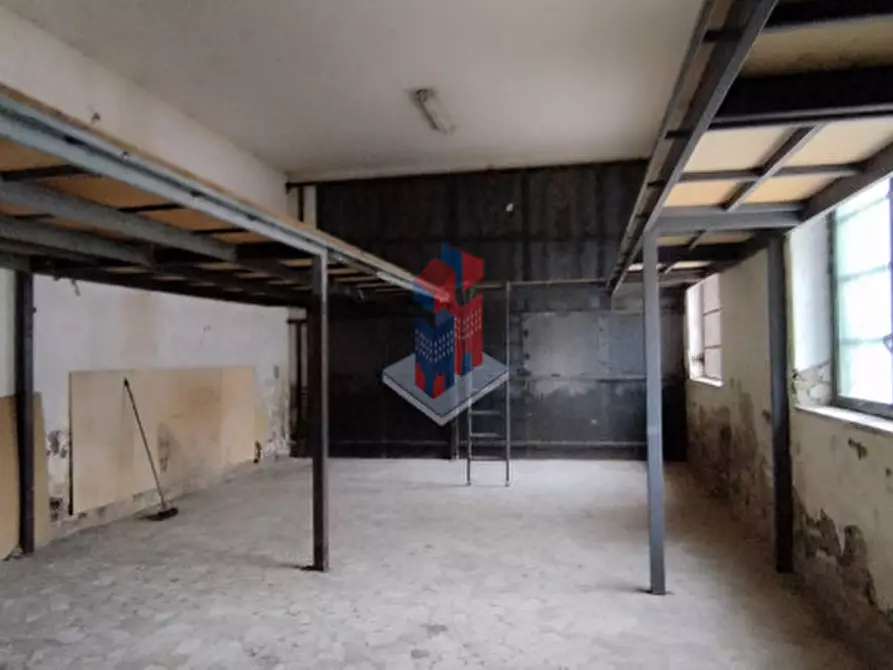 Immagine 9 di Negozio in affitto  in POGGIOREALE - VIA TRACCIA a Napoli