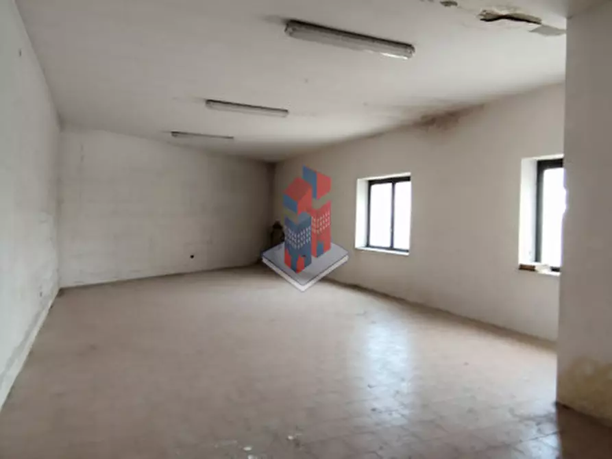 Immagine 10 di Negozio in affitto  in POGGIOREALE - VIA TRACCIA a Napoli