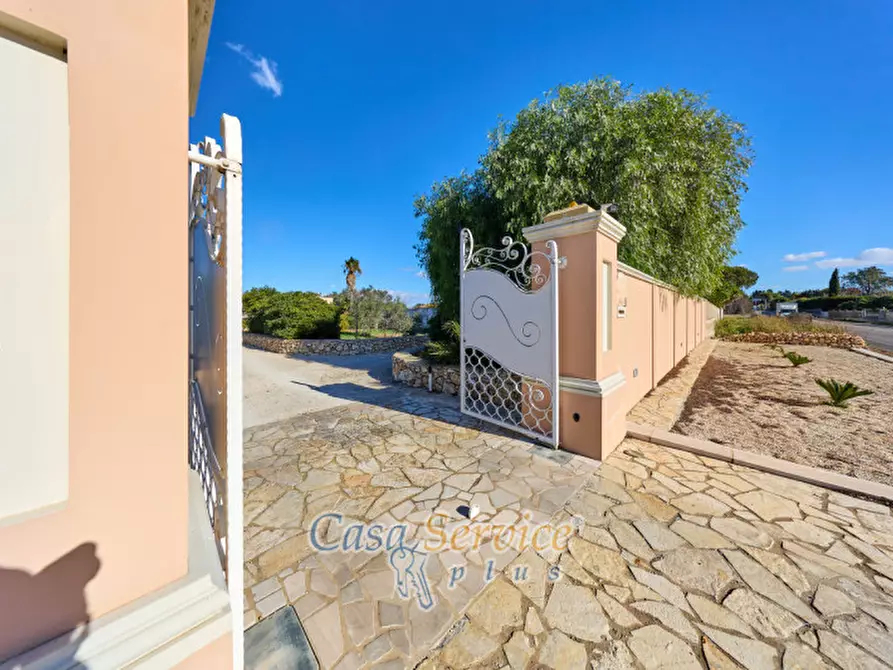 Immagine 7 di Villa in vendita  in Via Gallipoli a Gallipoli