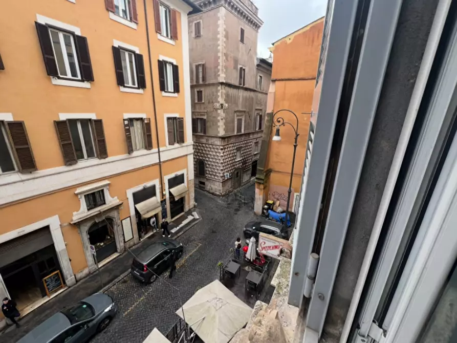 Immagine 3 di Appartamento in vendita  in Via Arenula a Roma