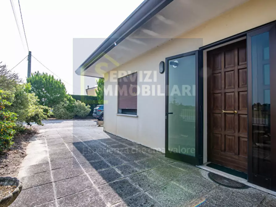 Immagine 2 di Casa indipendente in vendita  in via Comacchio a Lusia