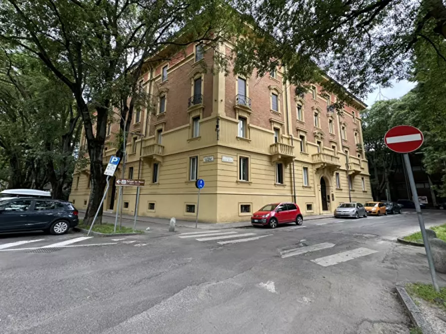 Immagine 2 di Ufficio in vendita  in Viale Vittorio Veneto a Modena