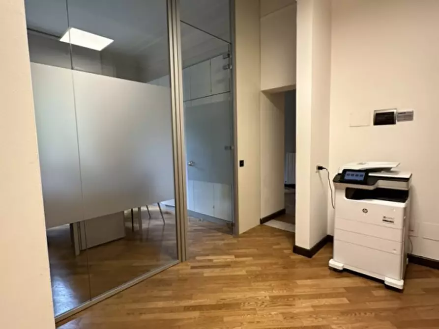 Immagine 5 di Ufficio in vendita  in Viale Vittorio Veneto a Modena