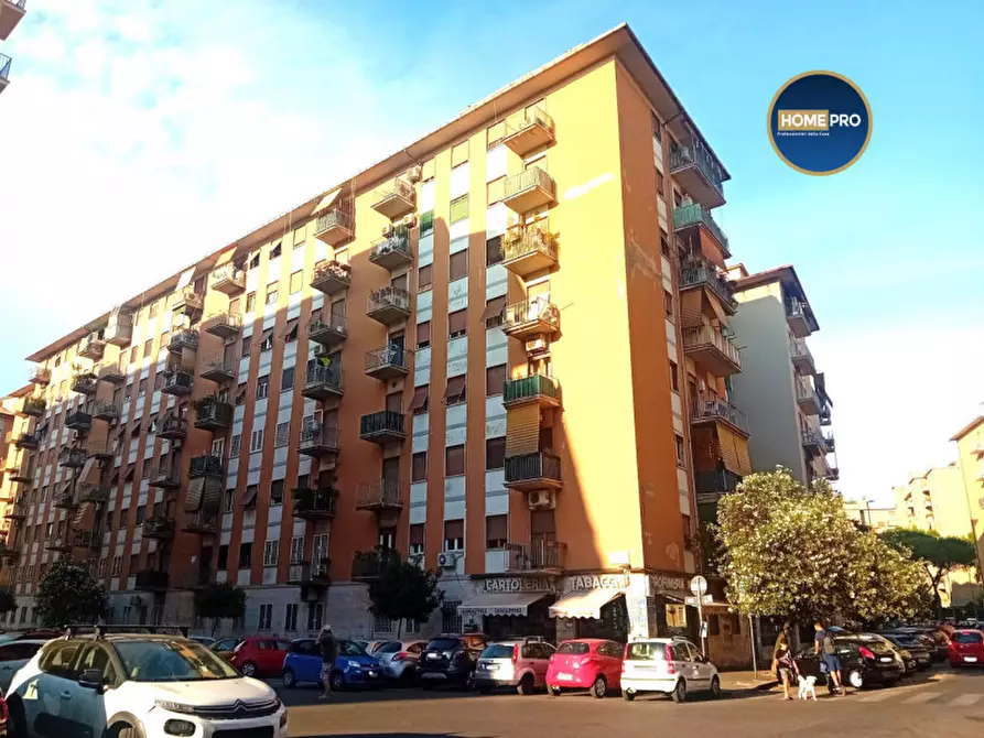 Immagine 1 di Appartamento in vendita  in via Enrico Mazzoccolo a Roma