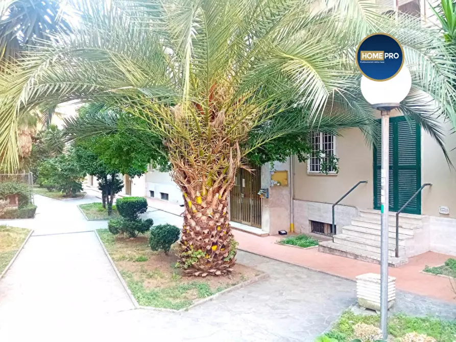 Immagine 2 di Appartamento in vendita  in via Enrico Mazzoccolo a Roma