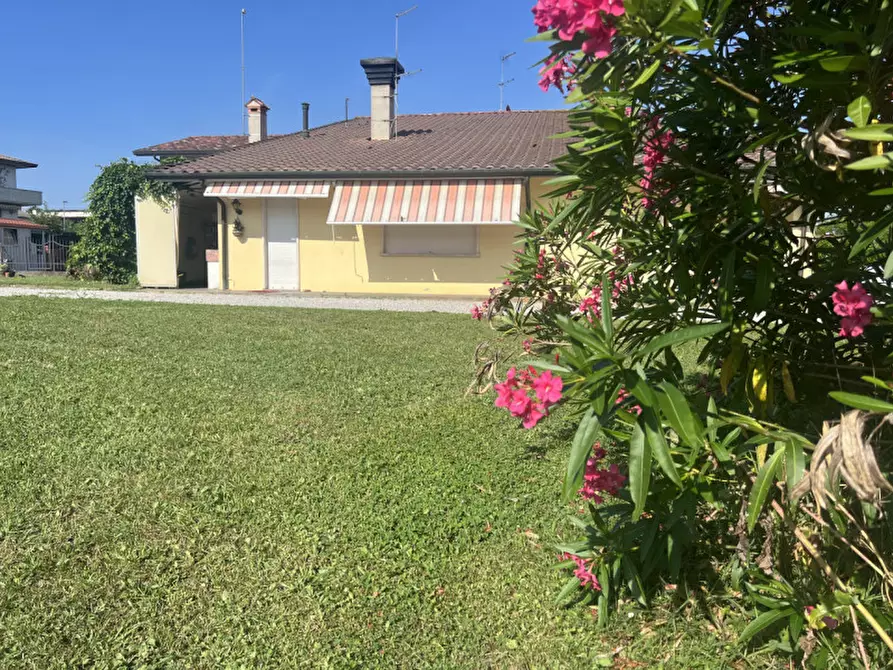 Immagine 2 di Casa bifamiliare in vendita  in Via Papa Pio X 3 a Campo San Martino