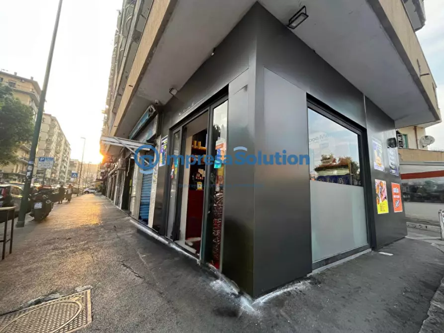 Immagine 4 di Attività commerciale in vendita  in Via Giacomo Leopardi a Napoli