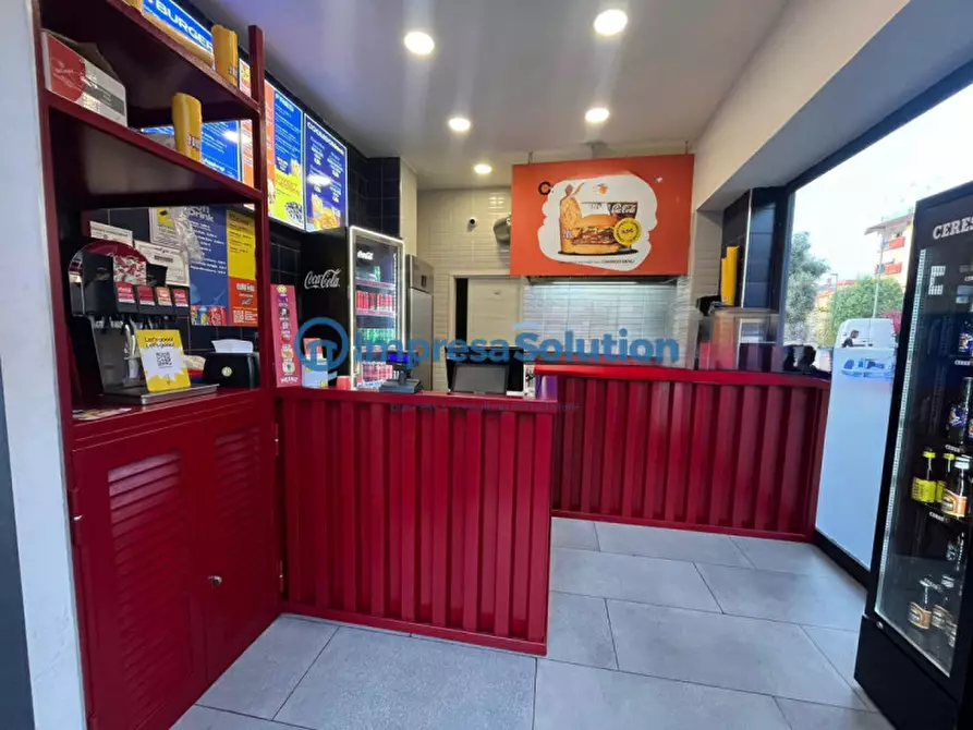 Immagine 10 di Attività commerciale in vendita  in Via Giacomo Leopardi a Napoli