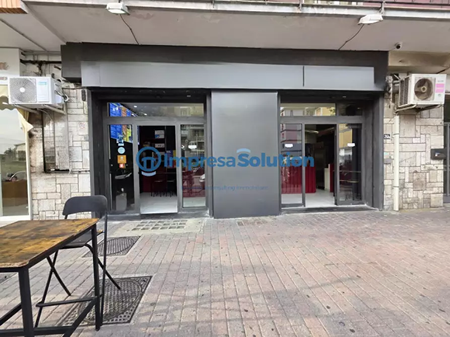 Immagine 13 di Attività commerciale in vendita  in Via Giacomo Leopardi a Napoli