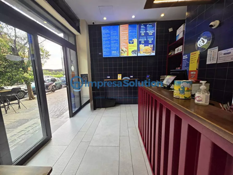 Immagine 16 di Attività commerciale in vendita  in Via Giacomo Leopardi a Napoli