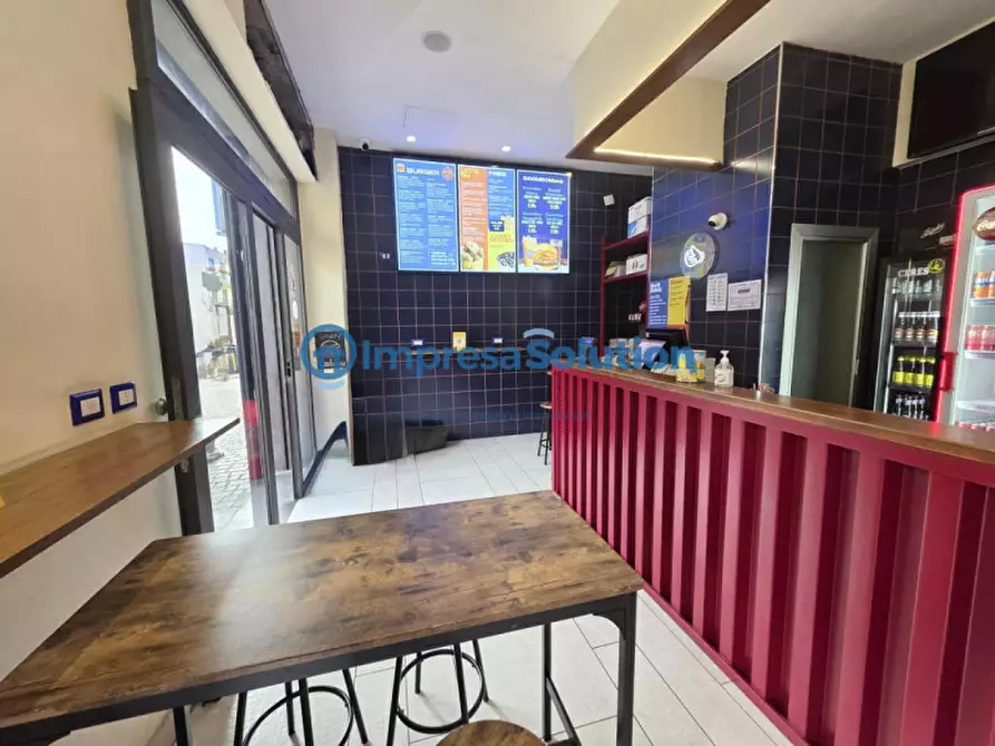 Immagine 17 di Attività commerciale in vendita  in Via Giacomo Leopardi a Napoli