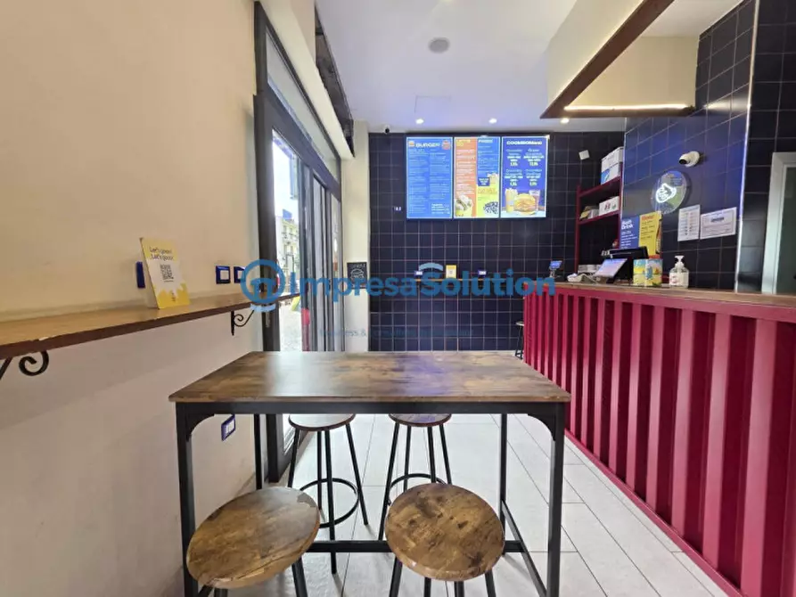 Immagine 18 di Attività commerciale in vendita  in Via Giacomo Leopardi a Napoli