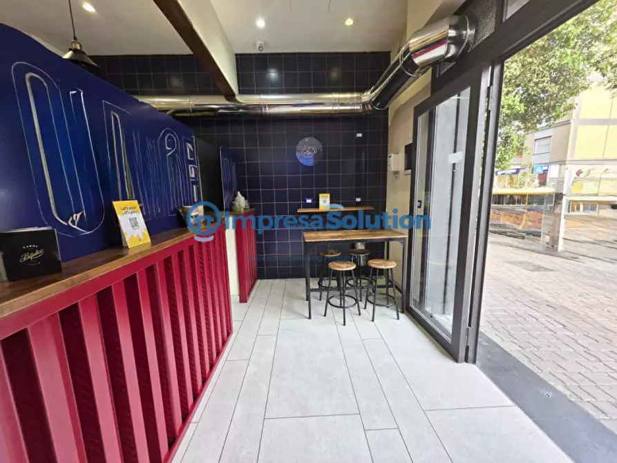 Immagine 19 di Attività commerciale in vendita  in Via Giacomo Leopardi a Napoli