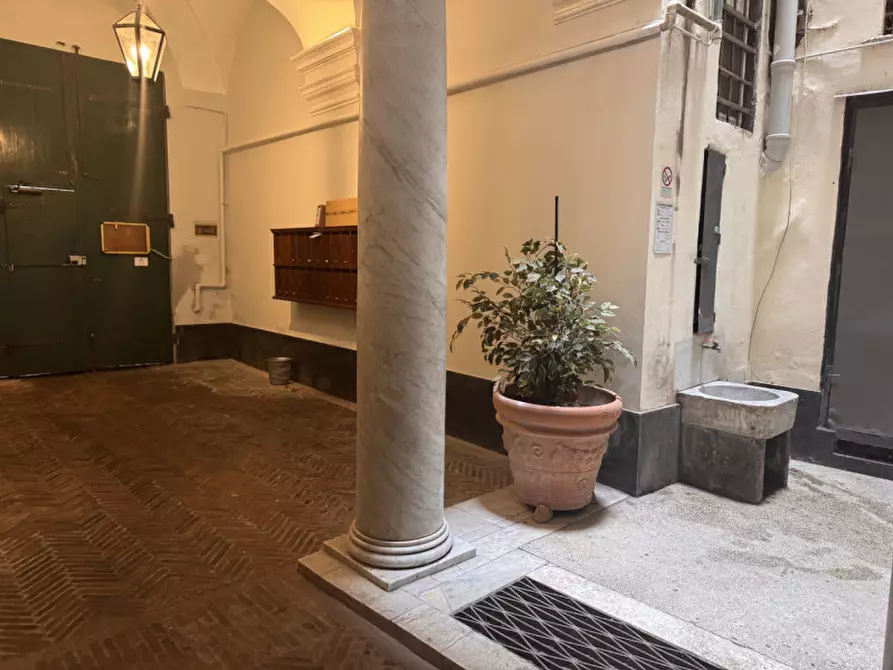 Immagine 8 di Appartamento in affitto  in via della maddalena a Genova