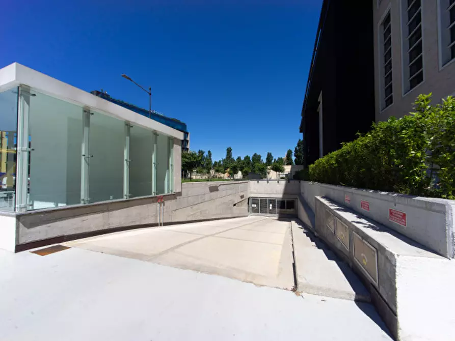 Immagine 1 di Garage in vendita  a Milano