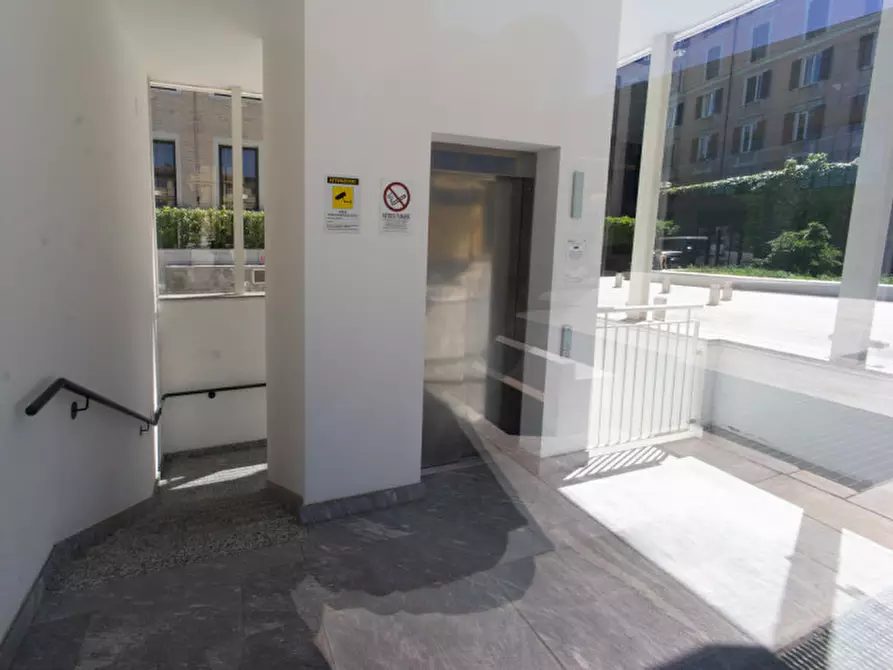 Immagine 5 di Garage in vendita  a Milano