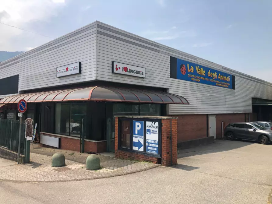 Immagine 1 di Negozio in vendita  in Via Aldo Moro 6 a Cuveglio