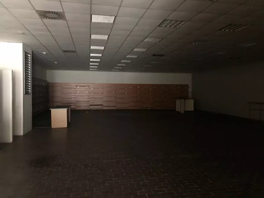 Immagine 5 di Negozio in vendita  in Via Aldo Moro 6 a Cuveglio