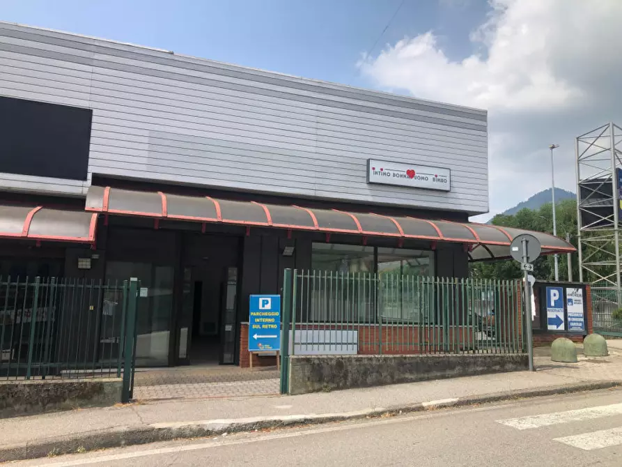 Immagine 11 di Negozio in vendita  in Via Aldo Moro 6 a Cuveglio