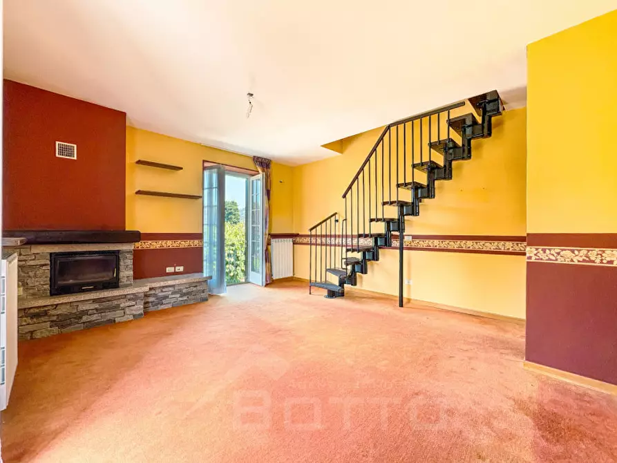 Immagine 1 di Appartamento in vendita  in viale luigi cadorna 44 a Armeno