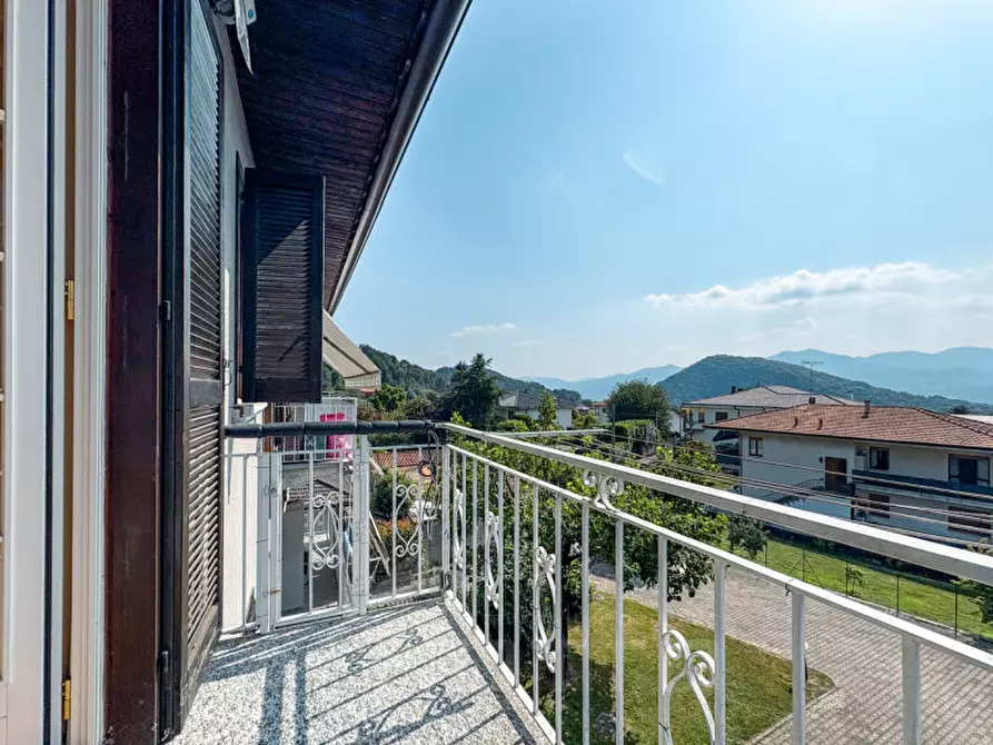 Immagine 10 di Appartamento in vendita  in viale luigi cadorna 44 a Armeno