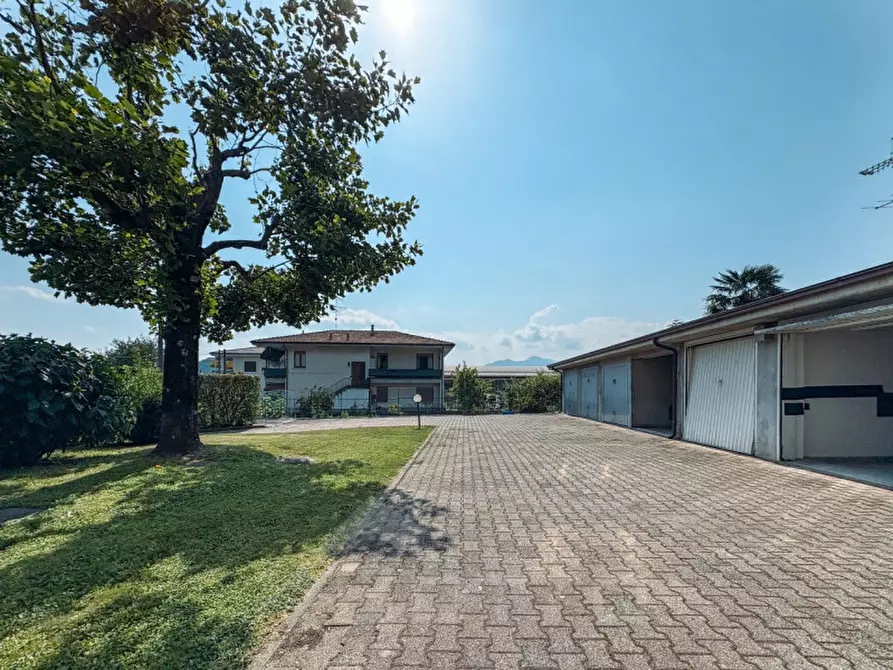 Immagine 29 di Appartamento in vendita  in viale luigi cadorna 44 a Armeno