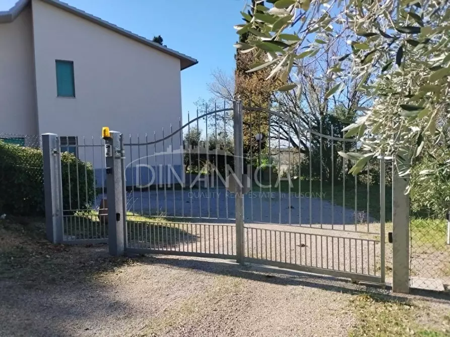 Immagine 1 di Casa trifamiliare in vendita  a Scarlino
