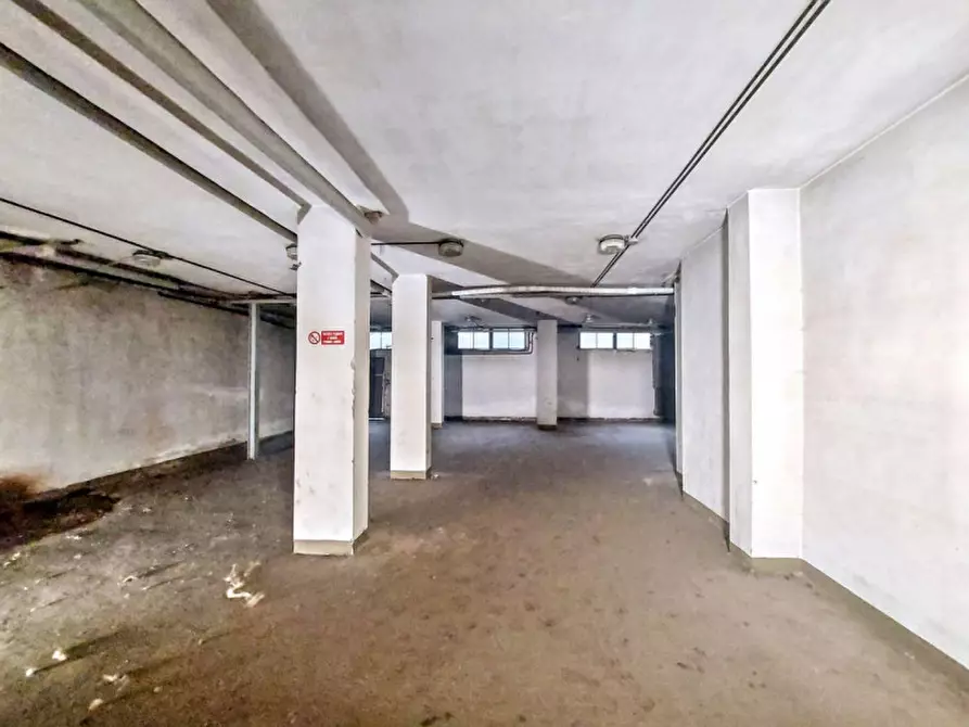 Immagine 1 di Magazzino in vendita  in Via Bolzano, Collegno TO, Italia a Collegno