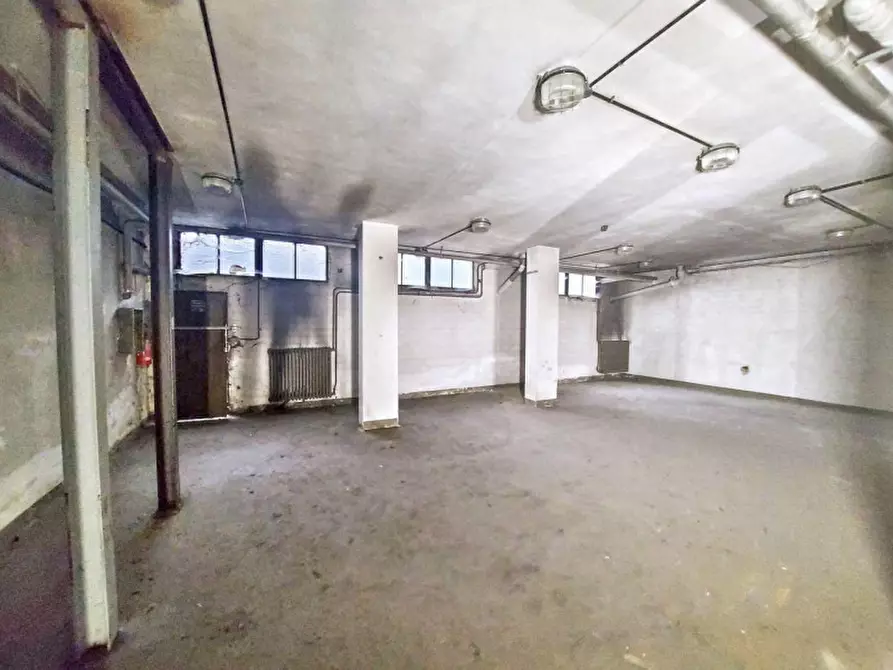 Immagine 2 di Magazzino in vendita  in Via Bolzano, Collegno TO, Italia a Collegno