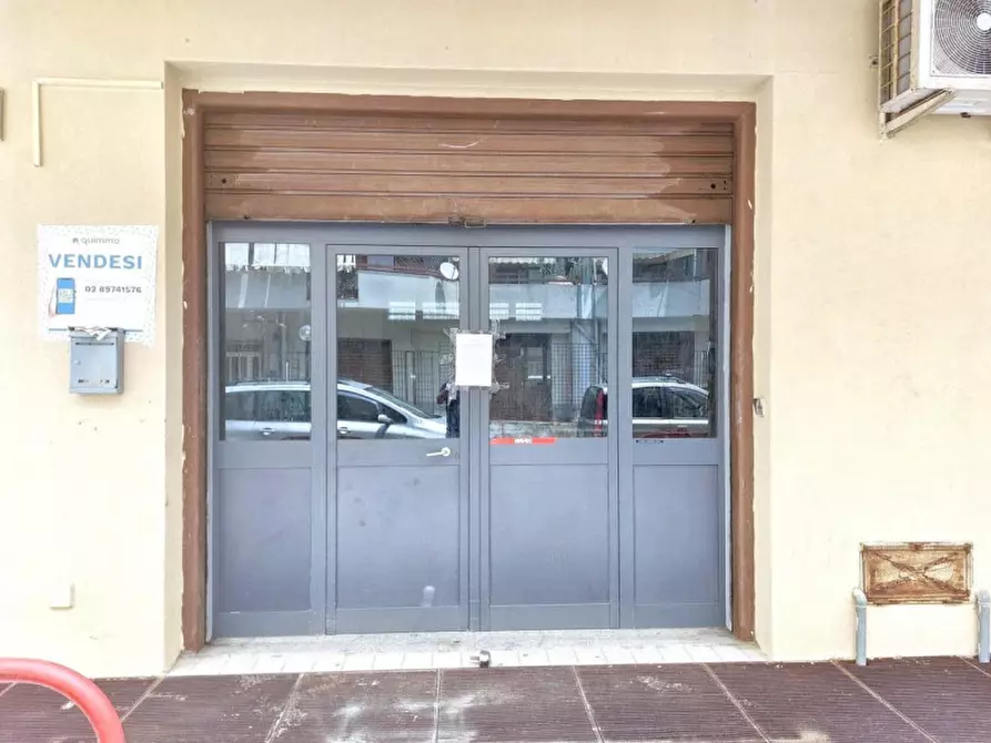Immagine 1 di Negozio in vendita  in Via Ernesto Cianciolo, 98145 Messina ME, Italia a Messina