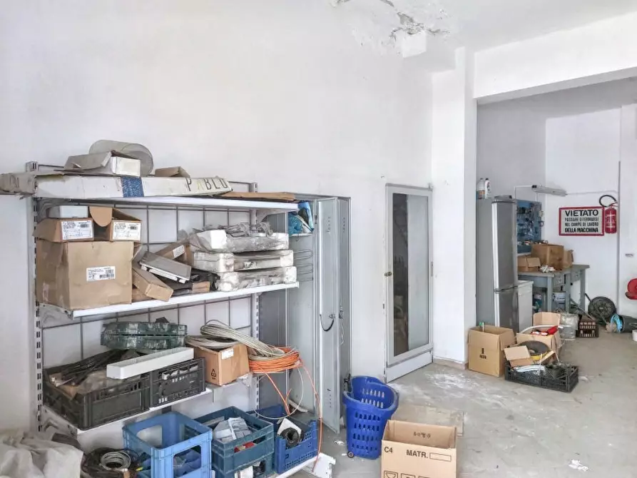 Immagine 5 di Negozio in vendita  in Via Ernesto Cianciolo, 98145 Messina ME, Italia a Messina