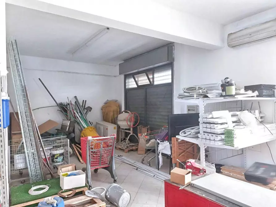 Immagine 7 di Negozio in vendita  in Via Ernesto Cianciolo, 98145 Messina ME, Italia a Messina