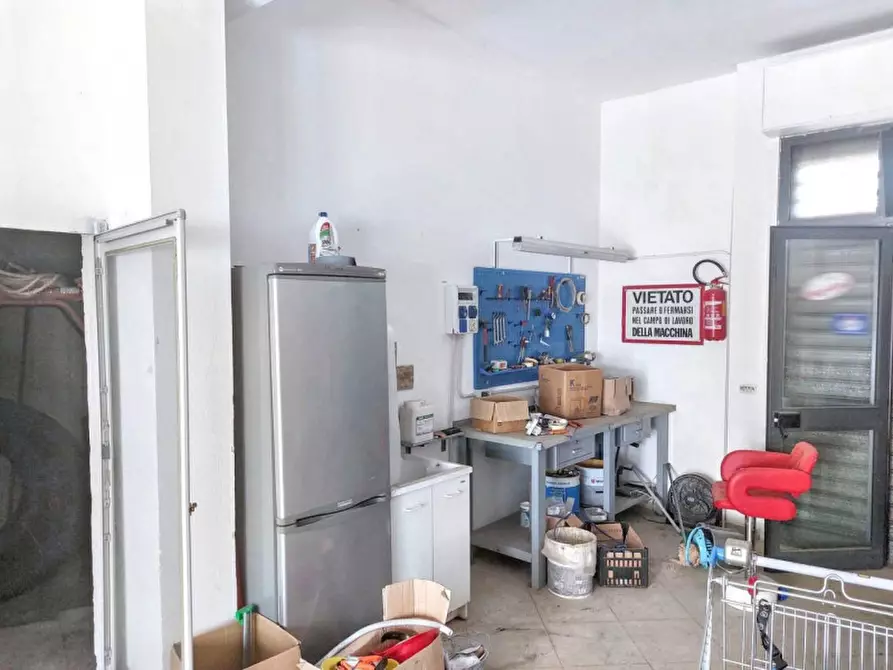 Immagine 8 di Negozio in vendita  in Via Ernesto Cianciolo, 98145 Messina ME, Italia a Messina