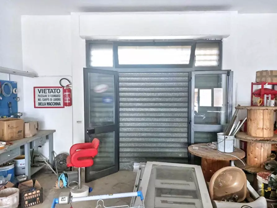 Immagine 9 di Negozio in vendita  in Via Ernesto Cianciolo, 98145 Messina ME, Italia a Messina