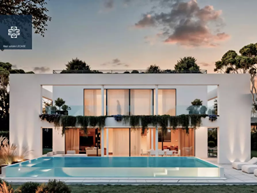 Immagine 2 di Villa in vendita  in Via allende angolo a Forte Dei Marmi