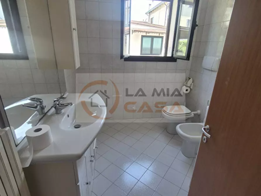 Immagine 9 di Camera in affitto  in via ii giugno 63 a Legnaro