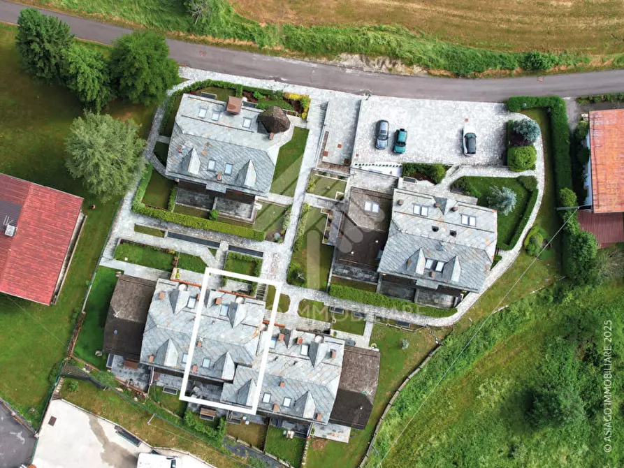 Immagine 3 di Appartamento in vendita  in Via Marchisera, 1 a Roana