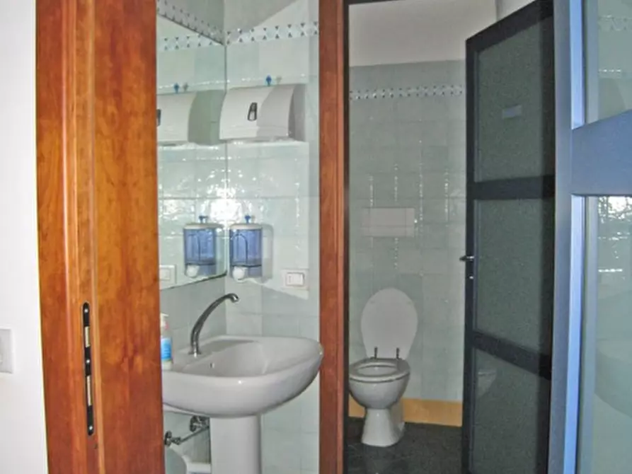 Immagine 11 di Negozio in vendita  in Via Vincenzo Gioberti a Brescia