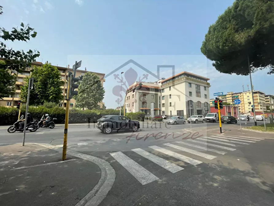 Immagine 5 di Magazzino in vendita  in Via Alessandro Allori a Firenze