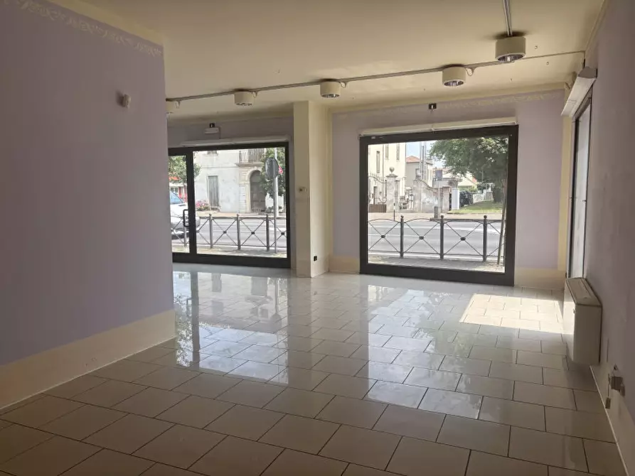 Immagine 1 di Negozio in affitto  in VIA IV NOVEMBRE a Mestrino
