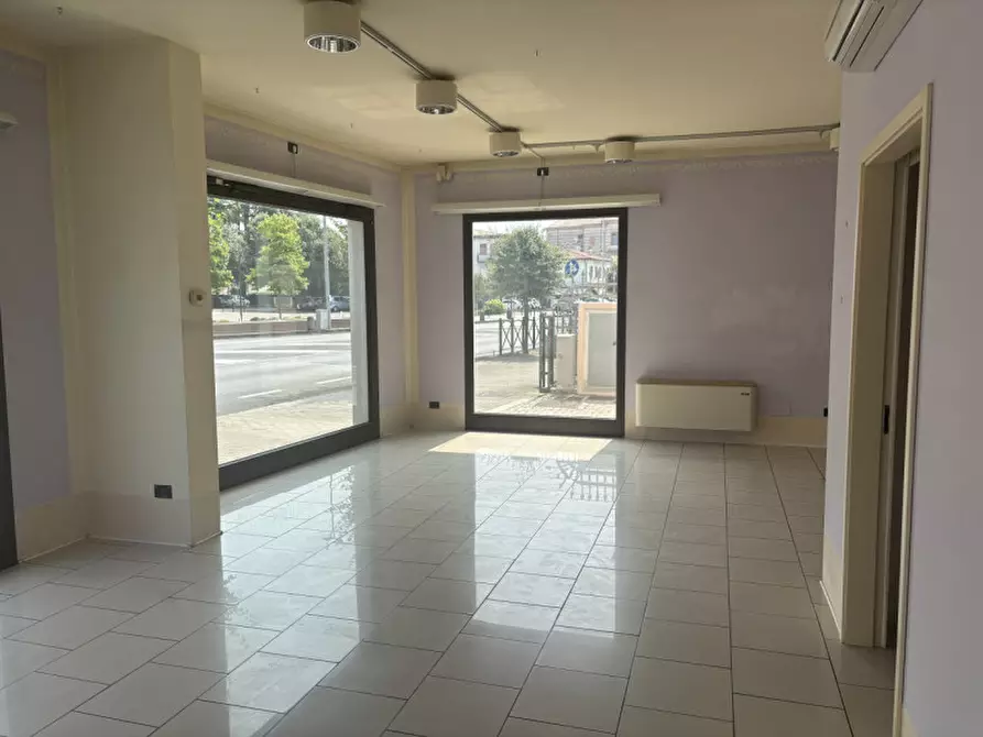 Immagine 2 di Negozio in affitto  in VIA IV NOVEMBRE a Mestrino