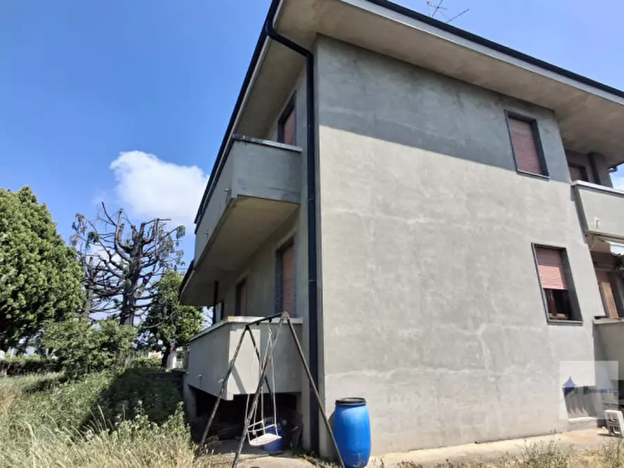 Immagine 7 di Villa in vendita  in Via Giotto a Castano Primo