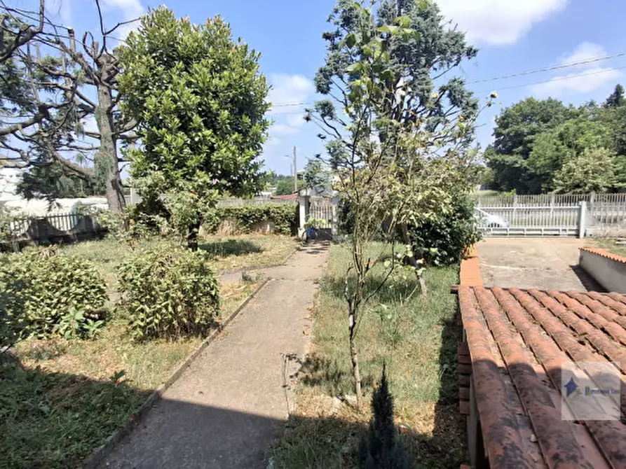 Immagine 9 di Villa in vendita  in Via Giotto a Castano Primo