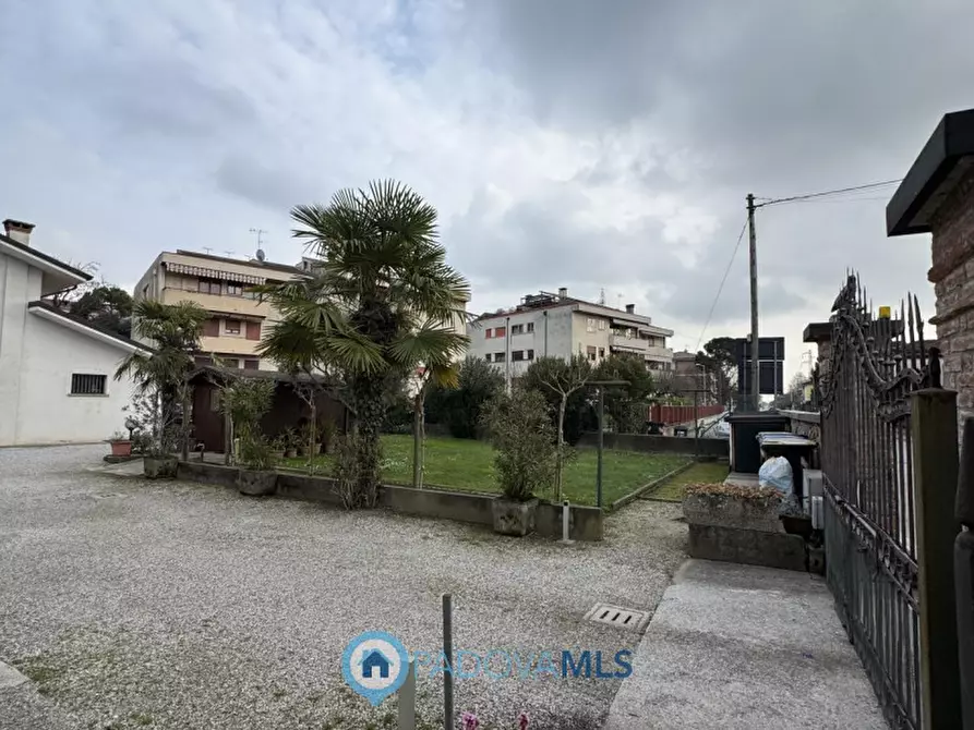 Immagine 6 di Casa trifamiliare in vendita  in Via Sette Martiri a Padova