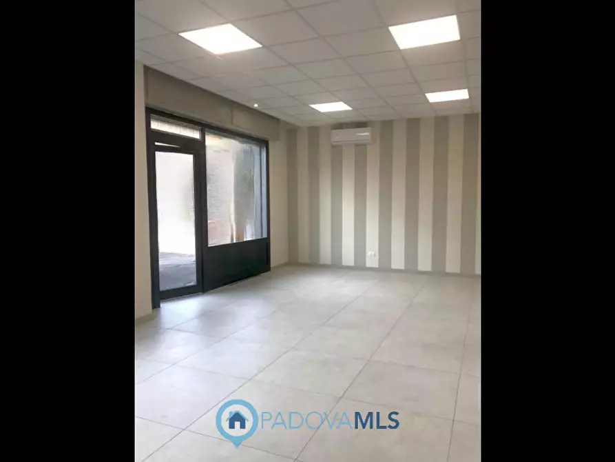 Immagine 8 di Negozio in vendita  in Via dei Vivarini a Padova