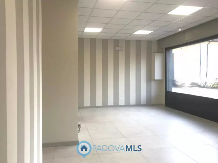 Immagine 9 di Negozio in vendita  in Via dei Vivarini a Padova