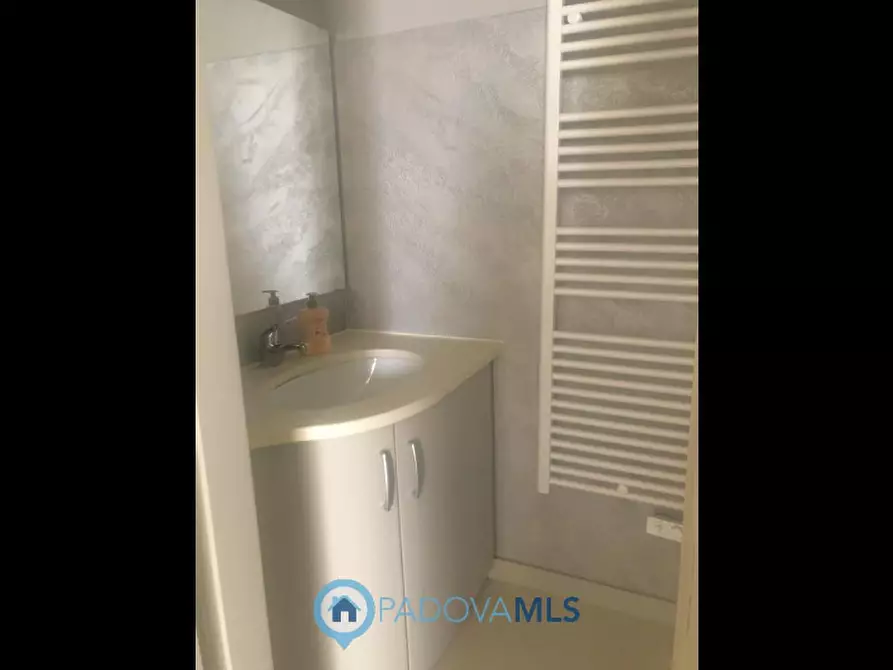 Immagine 13 di Negozio in vendita  in Via dei Vivarini a Padova