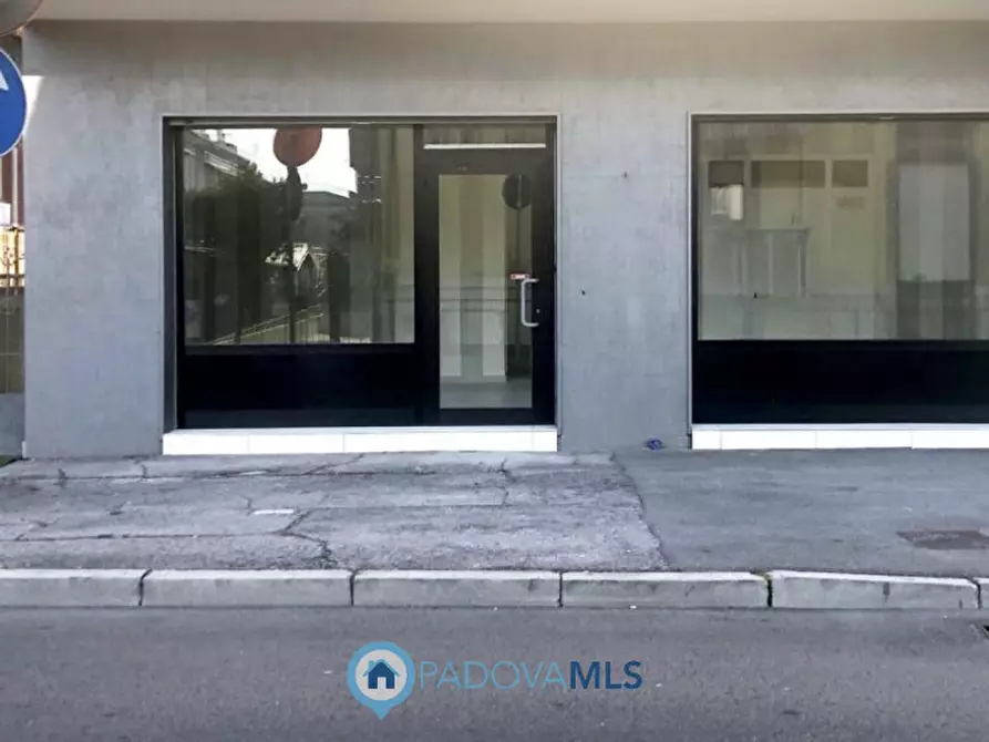 Immagine 15 di Negozio in vendita  in Via dei Vivarini a Padova