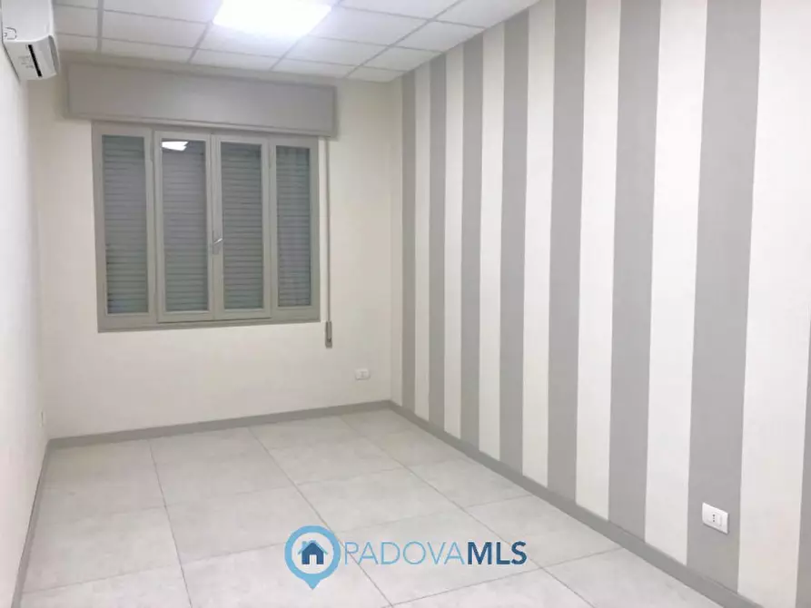 Immagine 17 di Negozio in vendita  in Via dei Vivarini a Padova